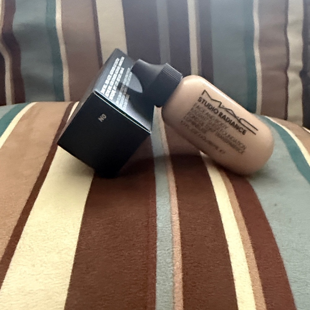 MAC Studio Radiance Foundation #N0